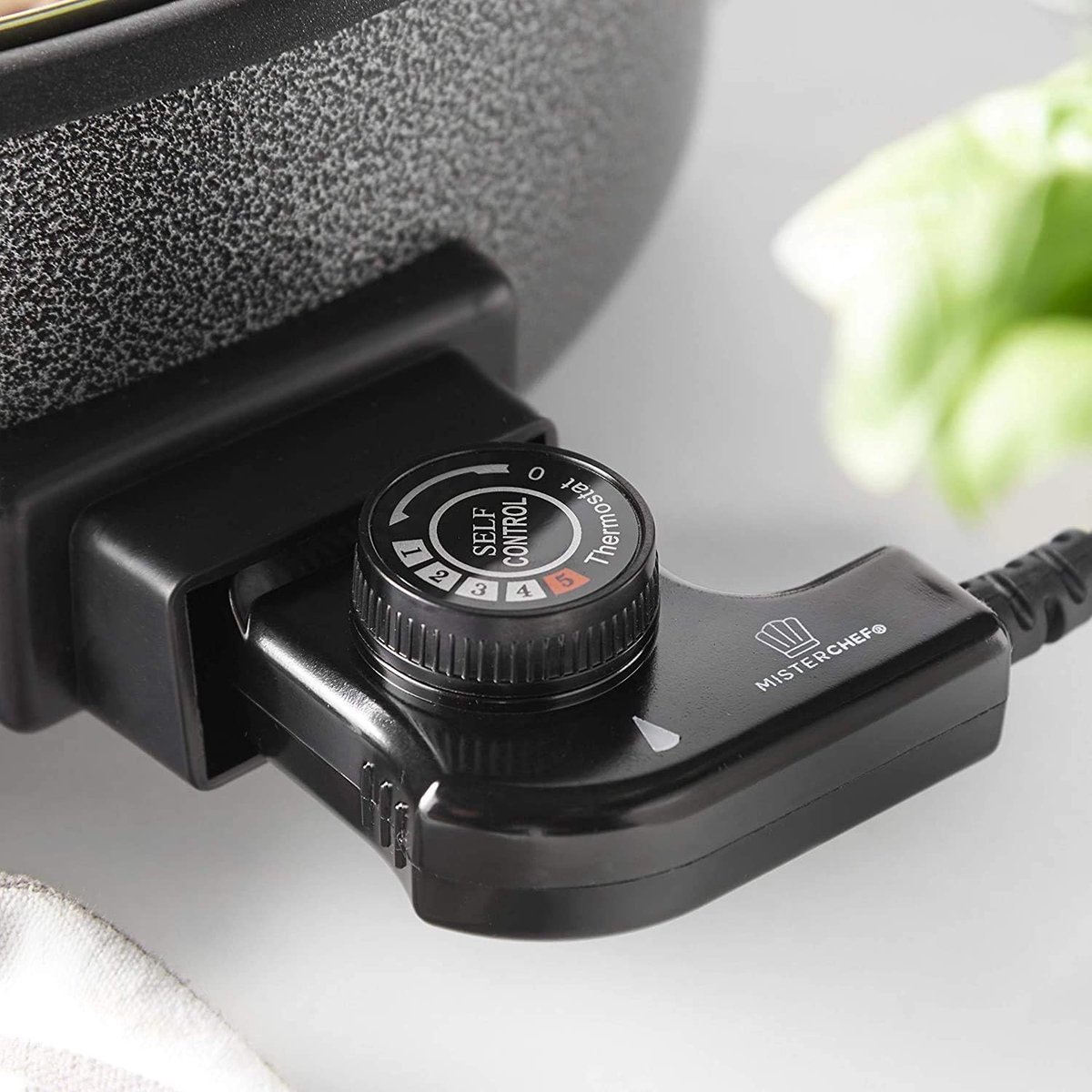 Electric Party Pan with Glass Lid and Non-Stick Coating - 5 Adjustable Heat Levels - 1500W - Ø42cm - Black - Image 16